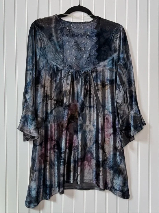 One World Velvet Tie Dye Lace Back Boho Blouse NWT Medium - Picture 11 of 11